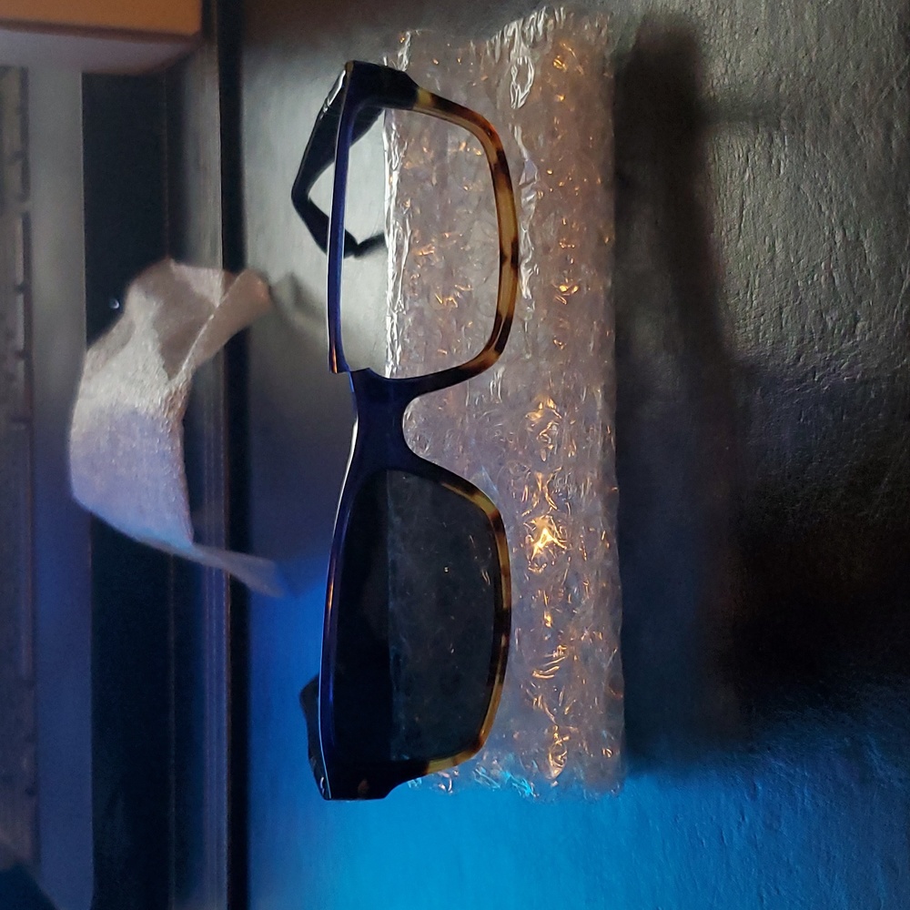 PO2747S Persol Havana/Blue sunglasses -broken frame.